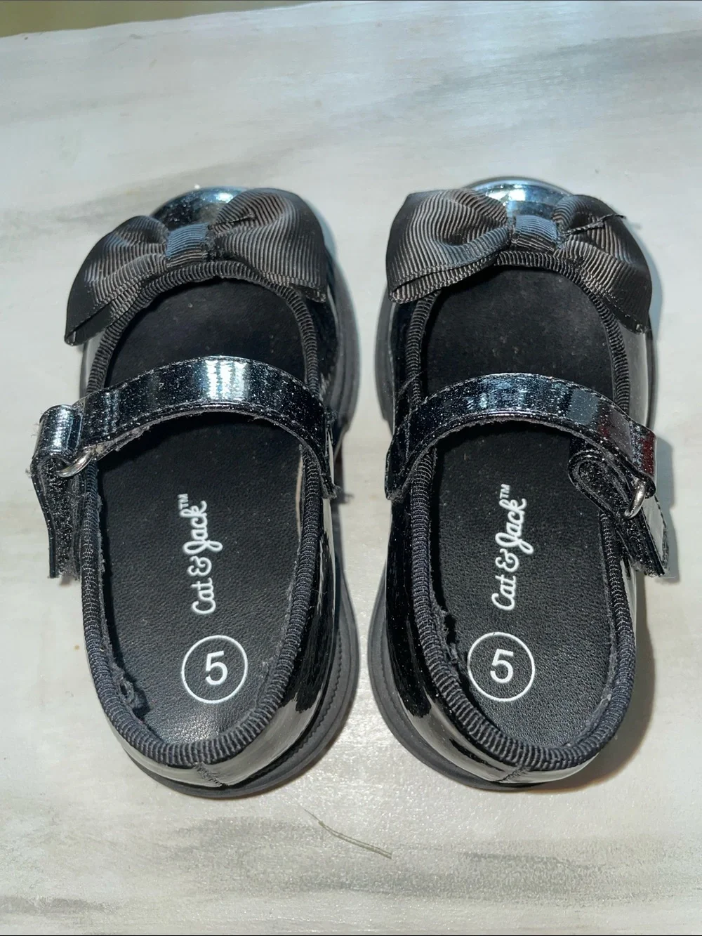 Cat & Jack little girls’ size 5 black sparkle Mary Jane Velcro-closure shoes
